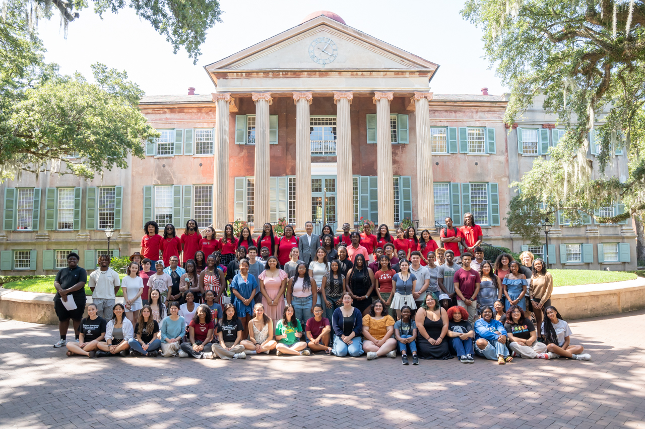 SPECTRA students take a group photo with President Hsu