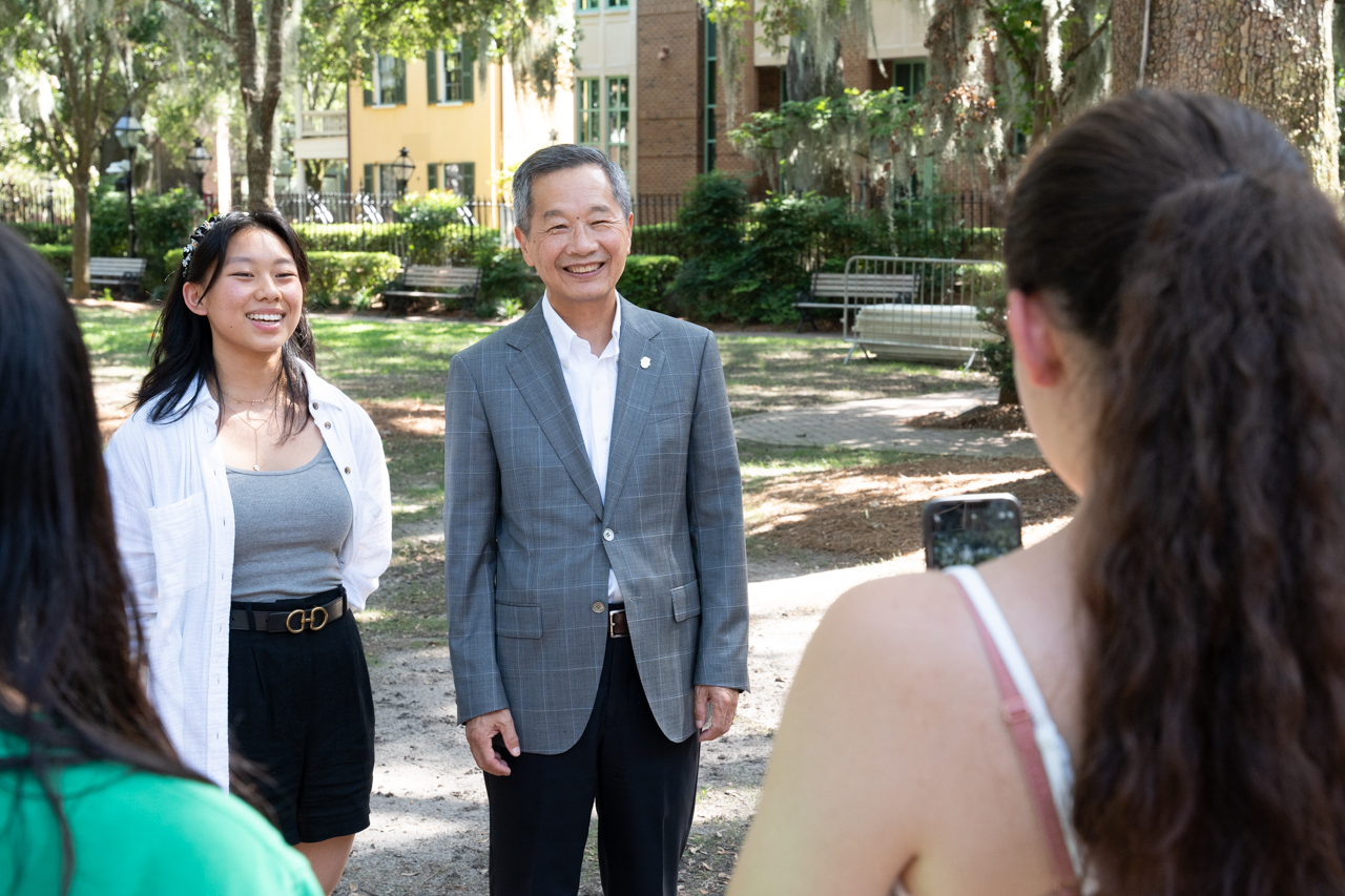 SPECTRA students gathers for photo with President Hsu