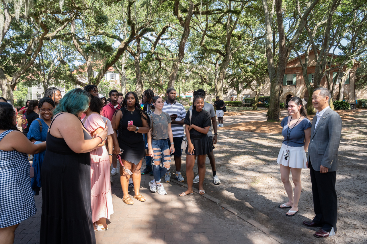 SPECTRA students gathers for photo with President Hsu