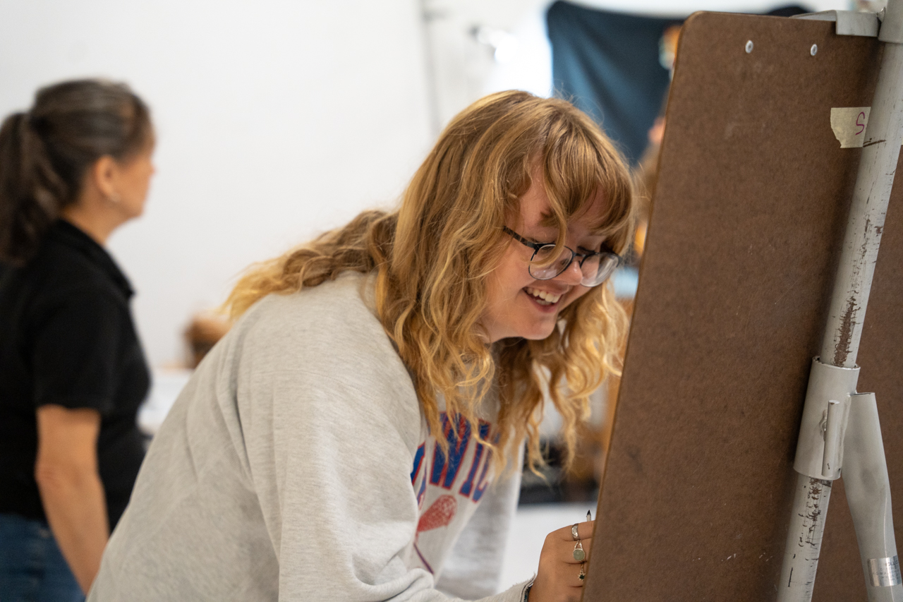 high school students draw still lives in Charcoal