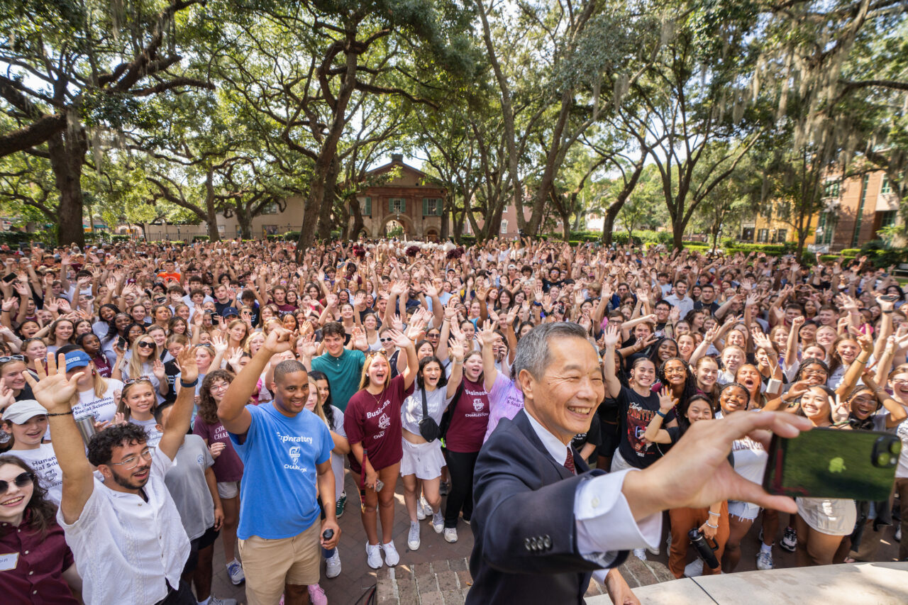 President Hsu takes a selfie with the incoming class at Convocation 