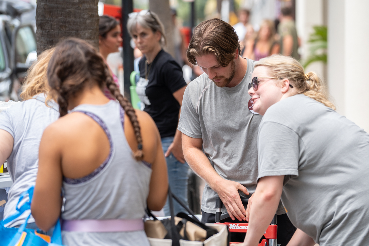 families help students move to their residence halls at the College of Charleston 