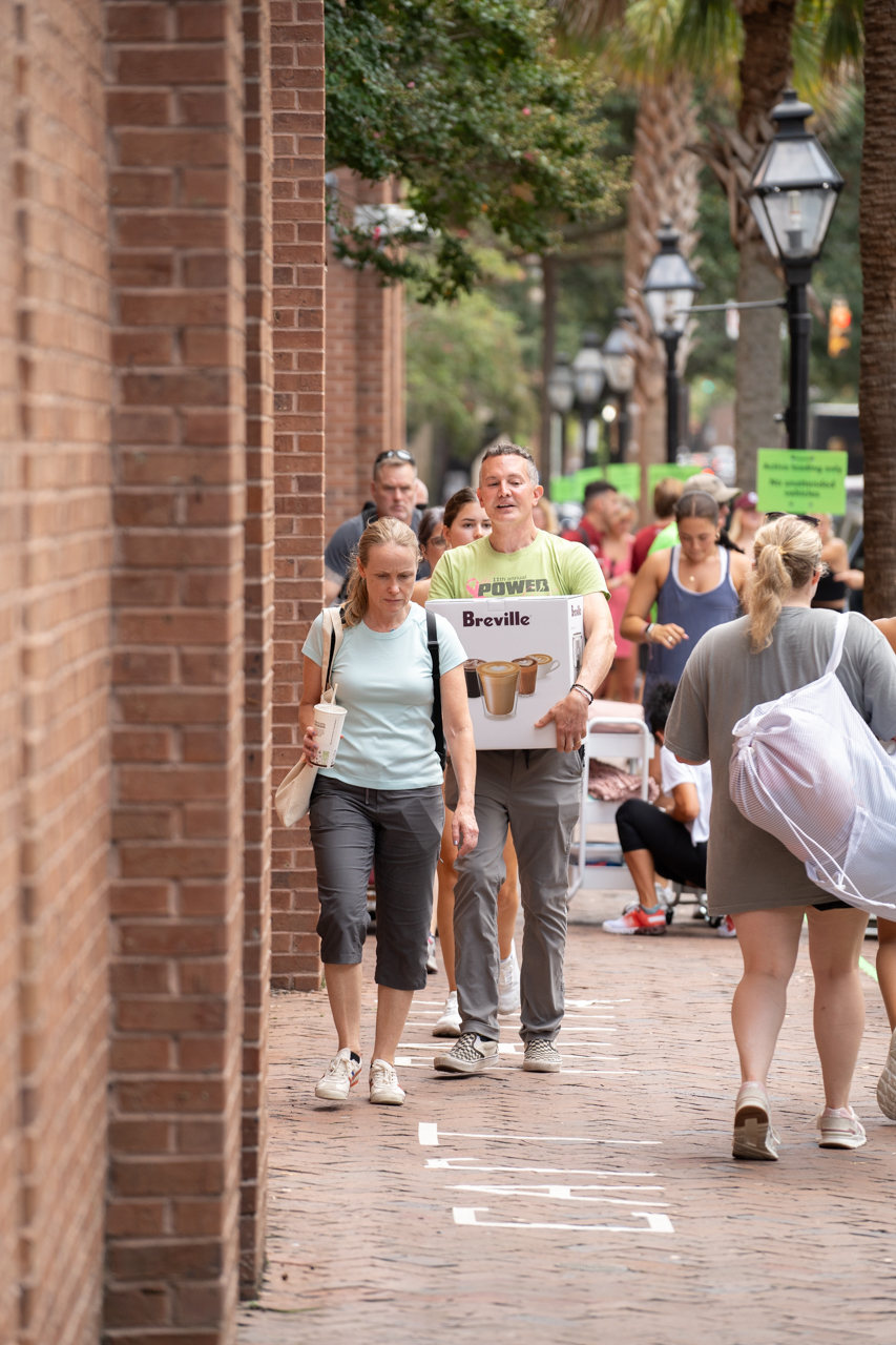 families help students move to their residence halls at the College of Charleston 