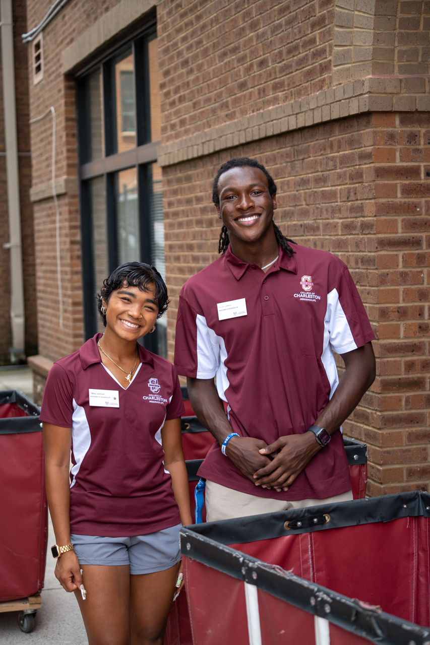 families help students move to their residence halls at the College of Charleston 