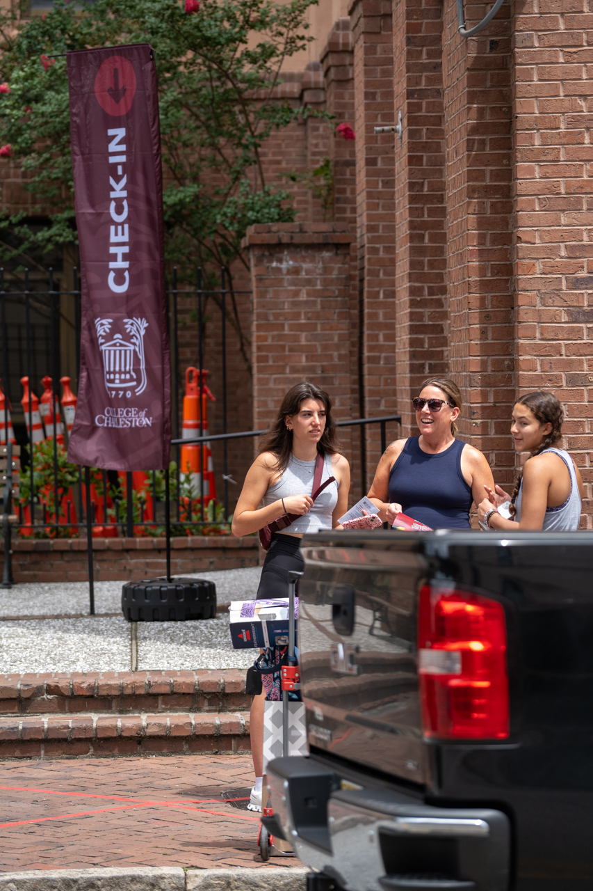 families help students move to their residence halls at the College of Charleston 