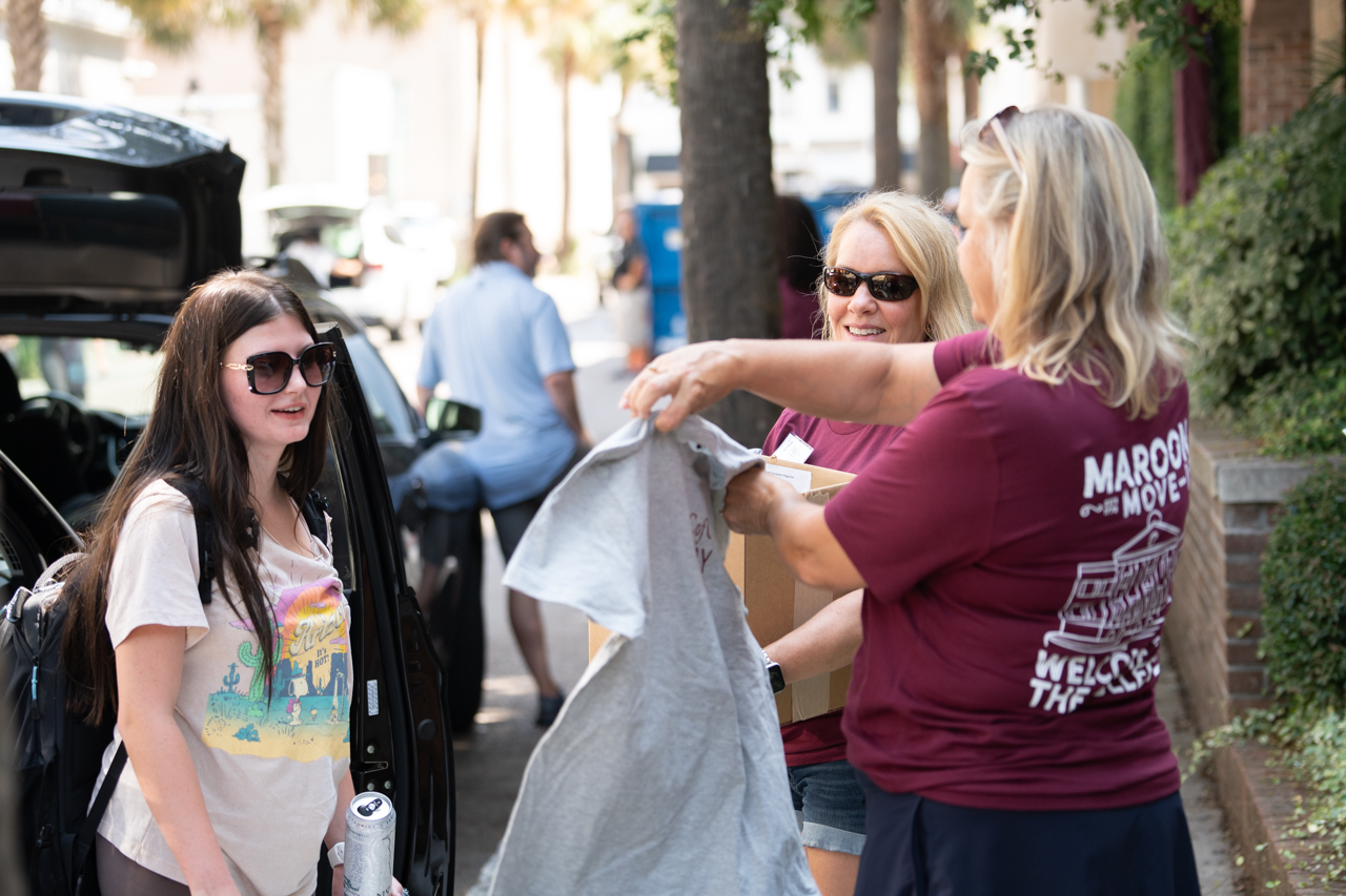 families help students move to their residence halls at the College of Charleston 