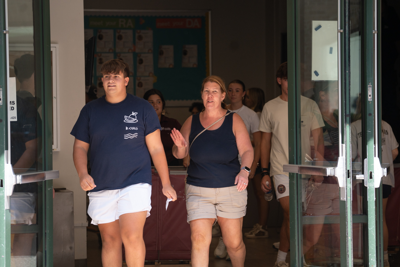 families help students move to their residence halls at the College of Charleston