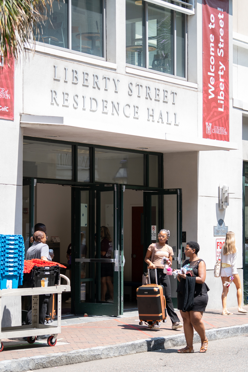 families help students move to their residence halls at the College of Charleston 