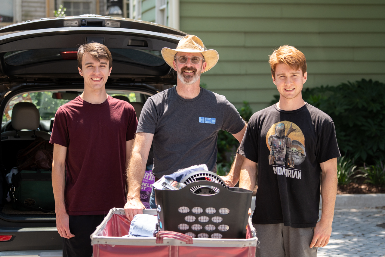 families help students move to their residence halls at the College of Charleston