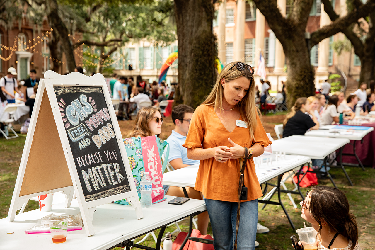 Free Moms and Dads booth at the Involvement Fair.