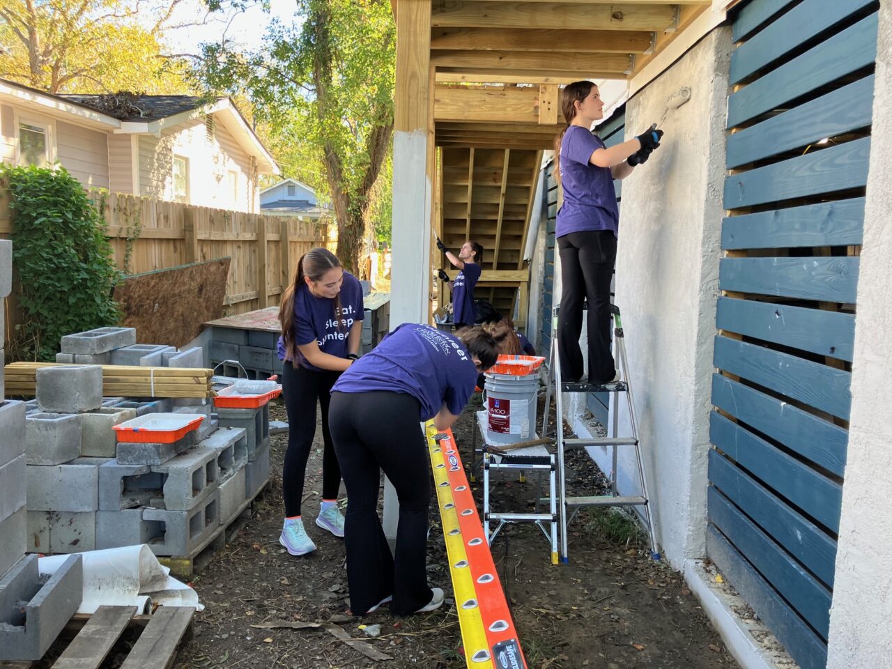 students volunteering for habitat for humanity