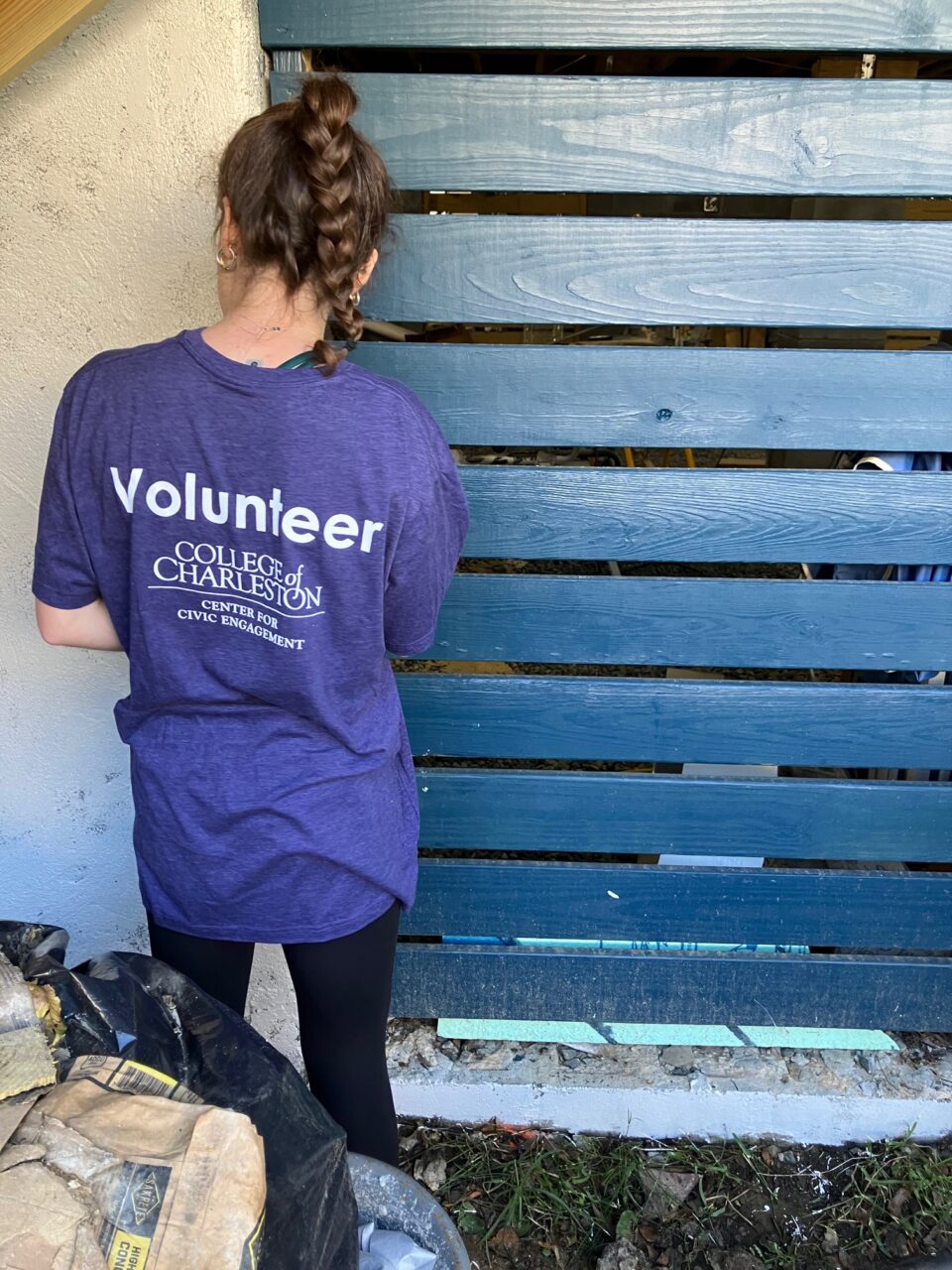 students volunteering for habitat for humanity