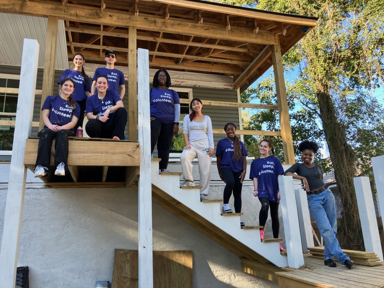 students volunteering for habitat for humanity