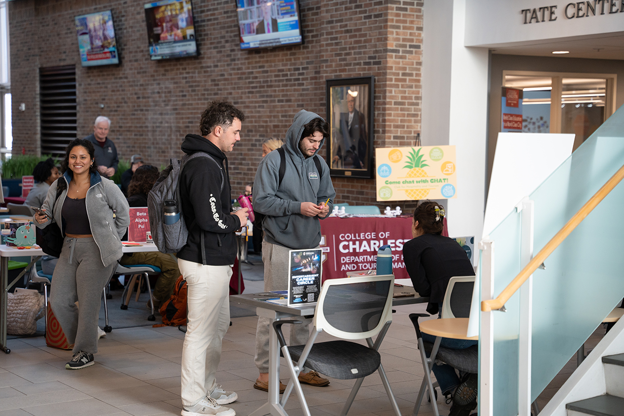 Students sign in at business involvement fair 