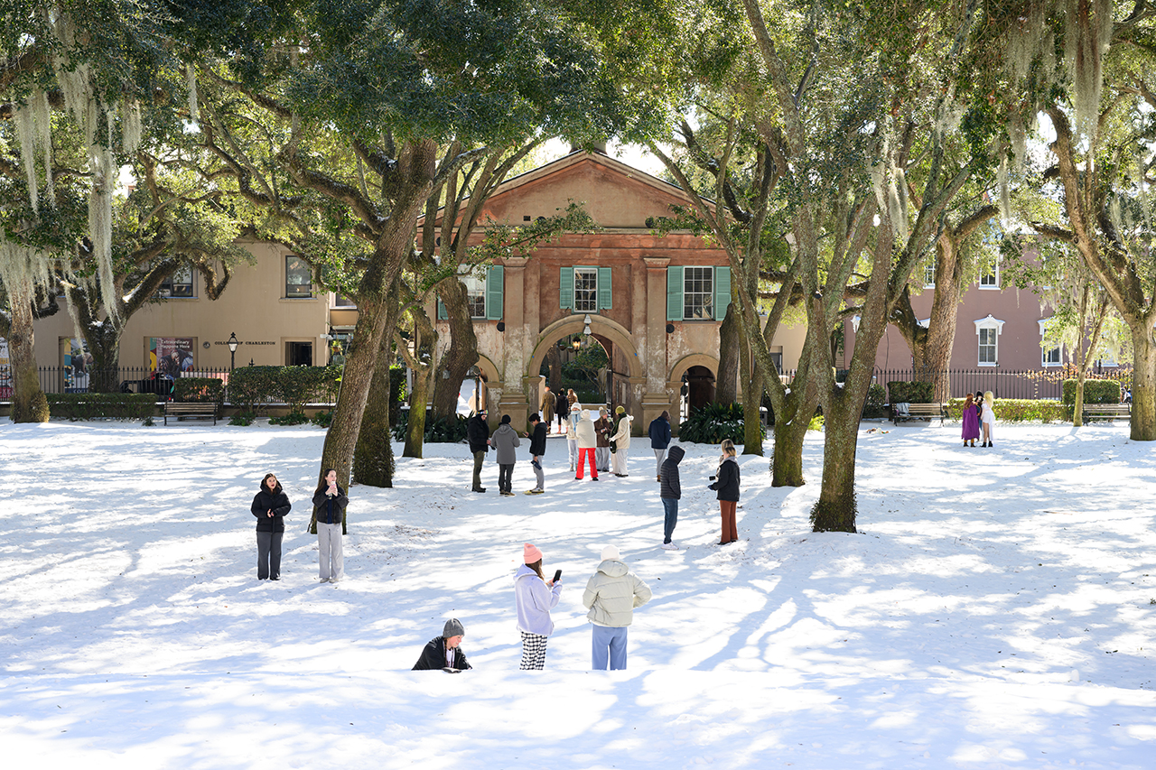 students enjoy a snow day at the College of Charleston 