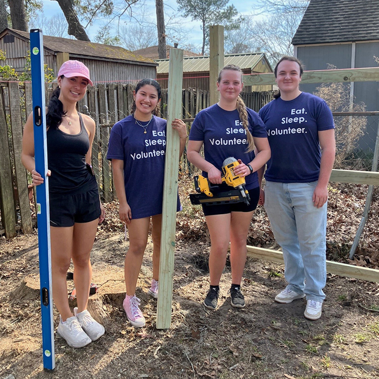 students volunteering for habitat for humanity