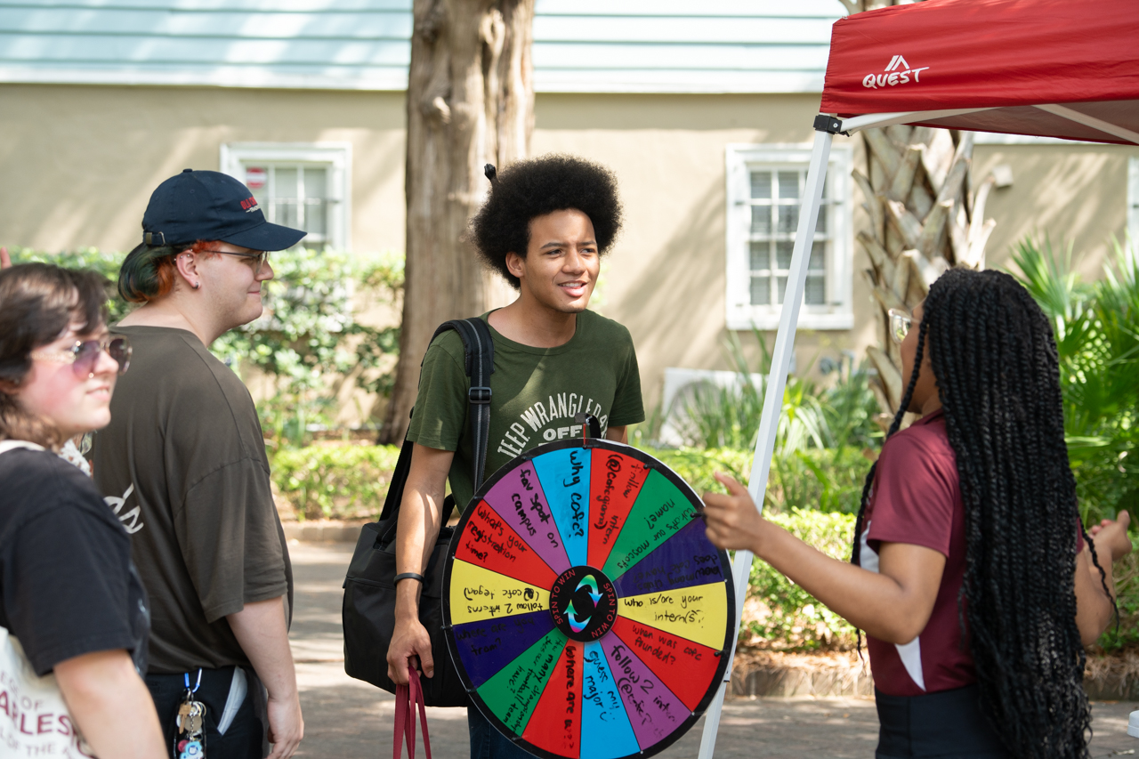 New Students gather on Rivers Green during Summer Orientation