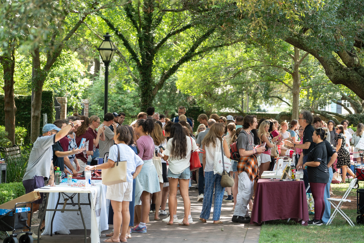 New Students gather on Rivers Green during Summer Orientation