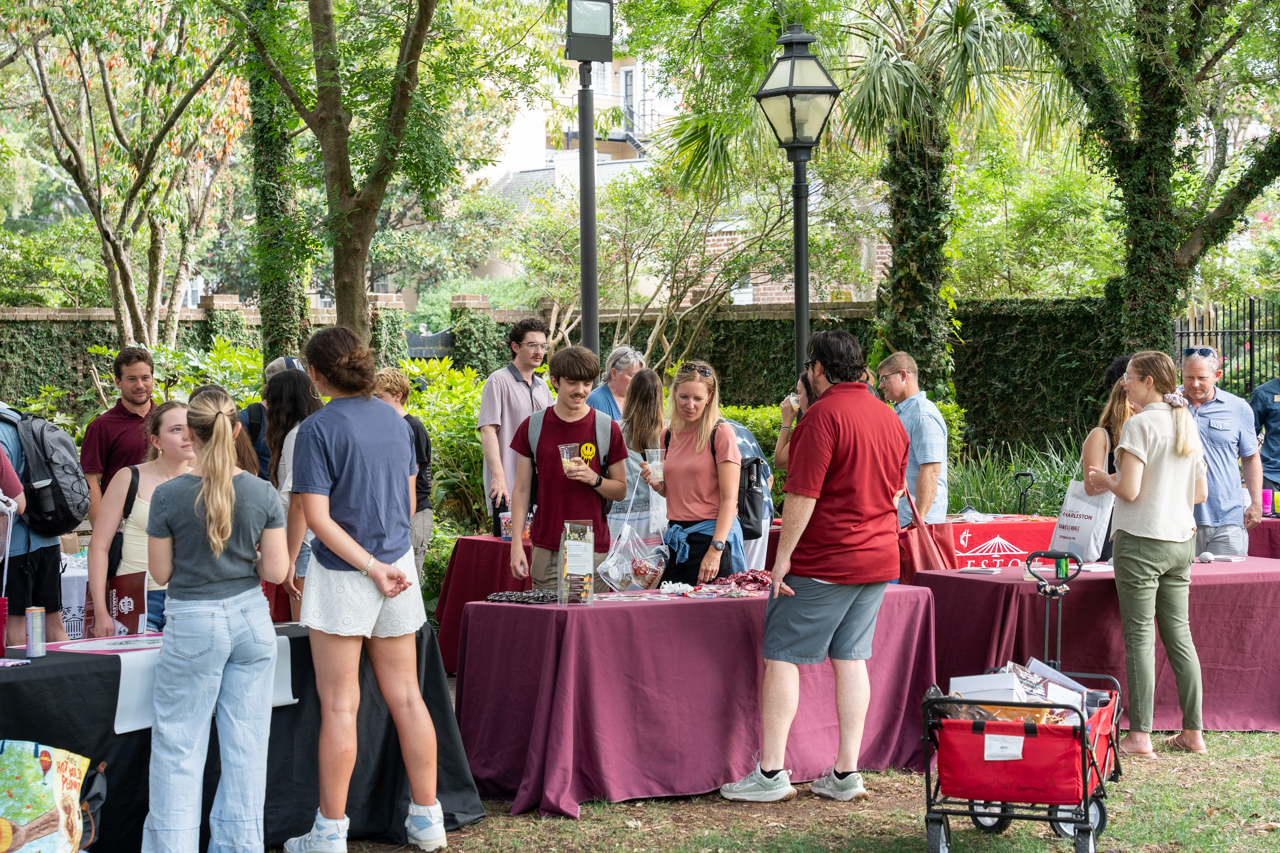 New Students gather on Rivers Green during Summer Orientation