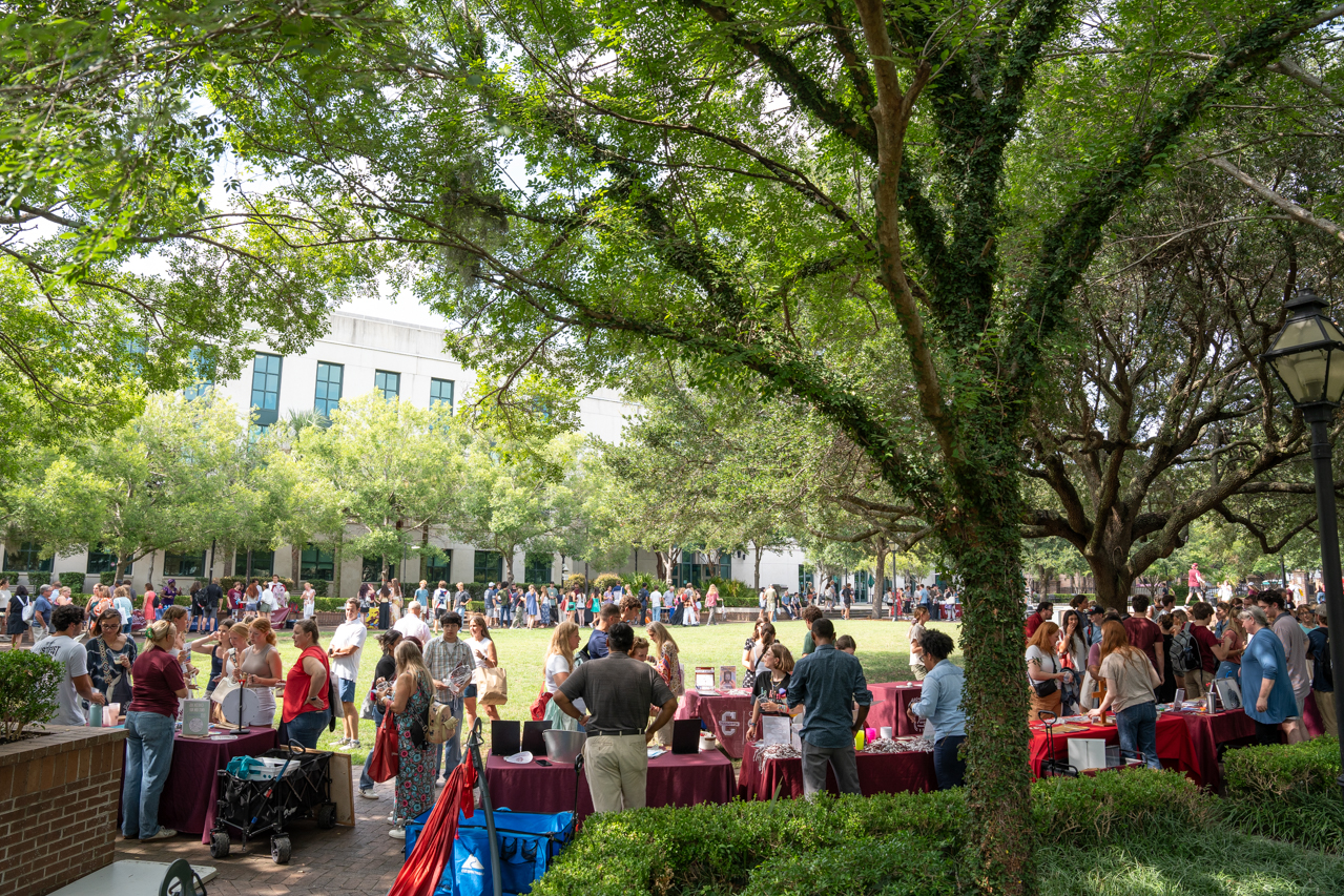 New Students gather on Rivers Green during Summer Orientation