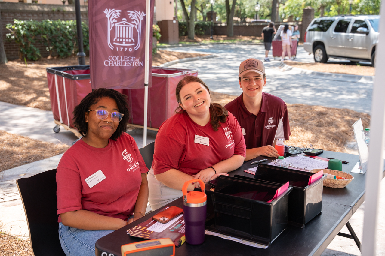 Parents and friends help move In day on campus 