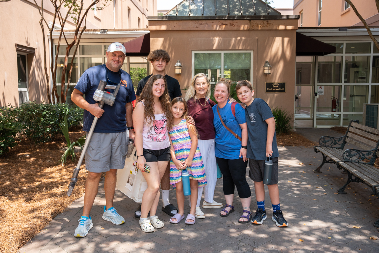 Parents and friends help move In day on campus 