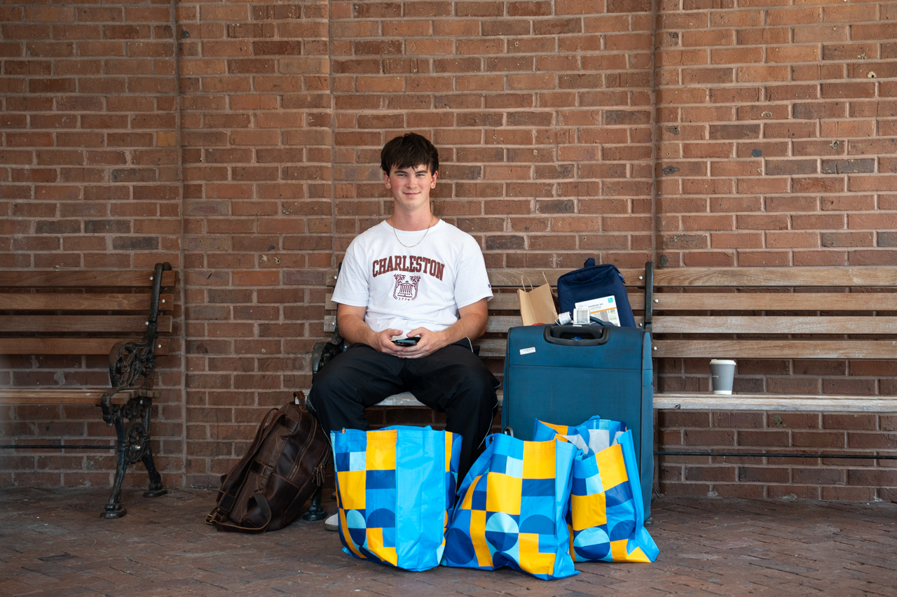 Parents and friends help move In day on campus 