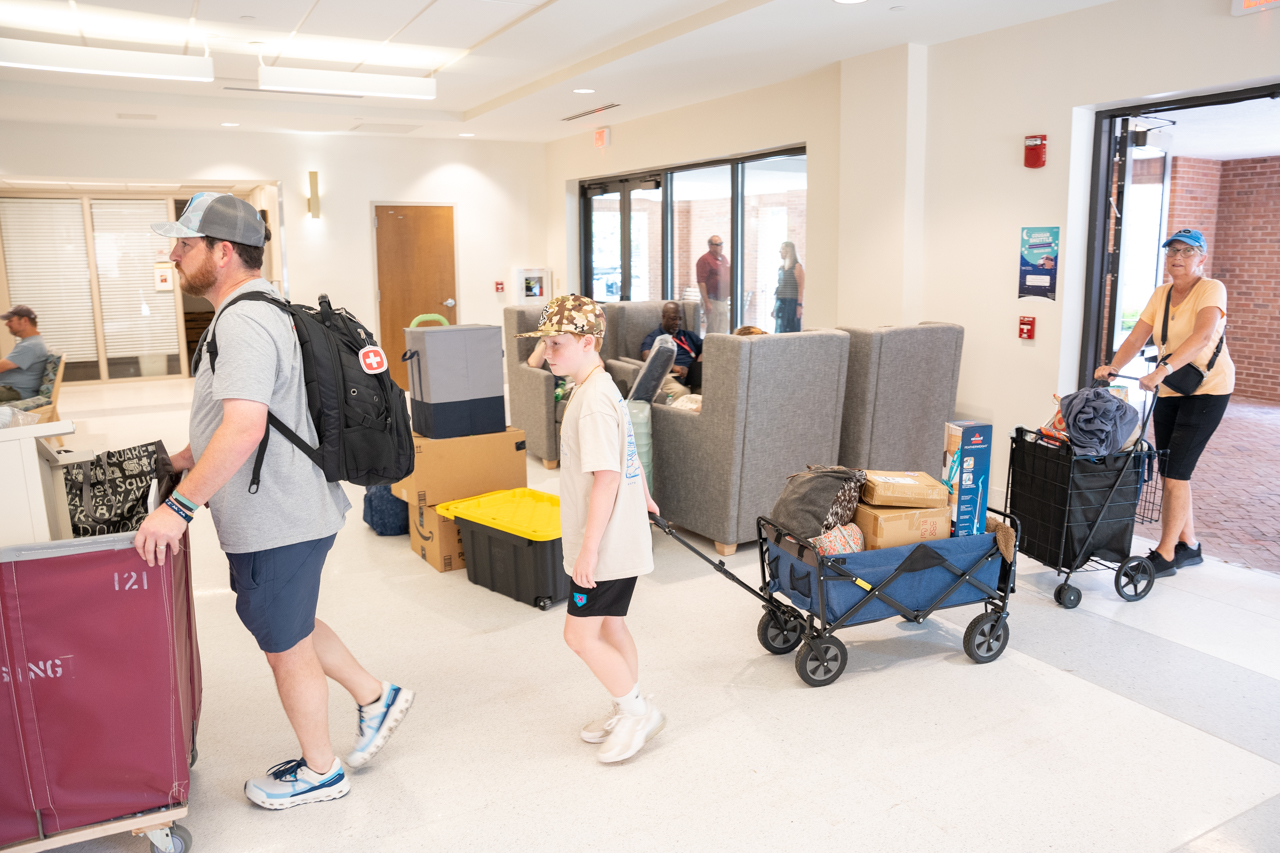 Parents and friends help move In day on campus 