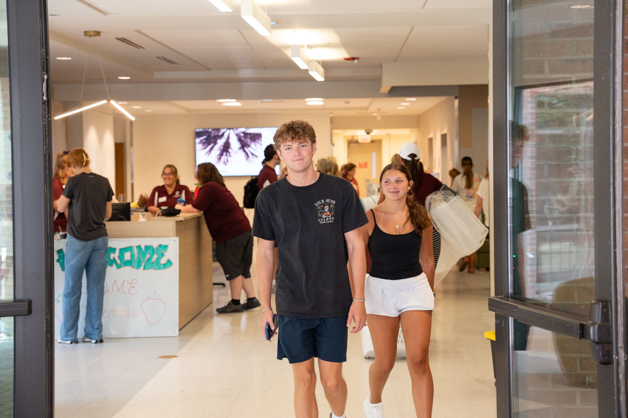 Parents and friends help move In day on campus 