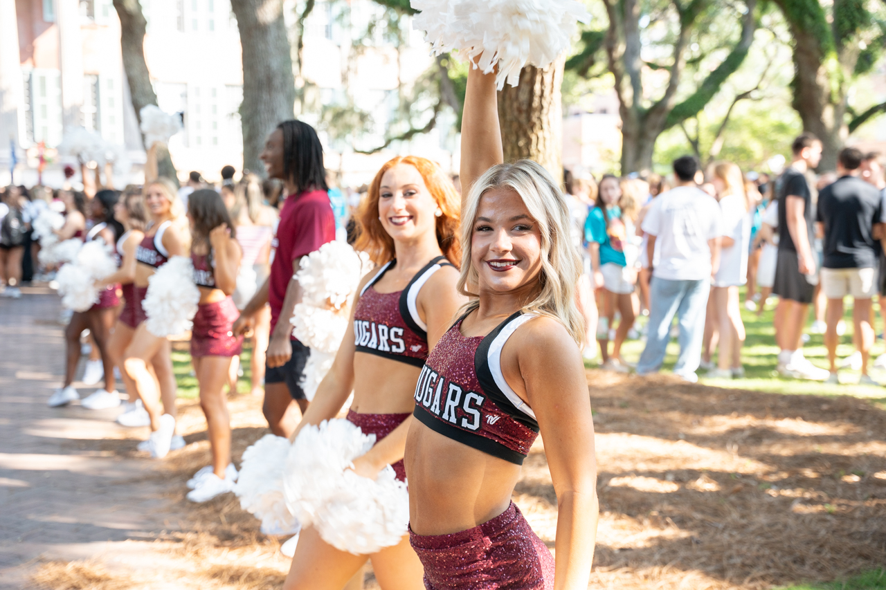 Freshmen attend Convocation to start off college 