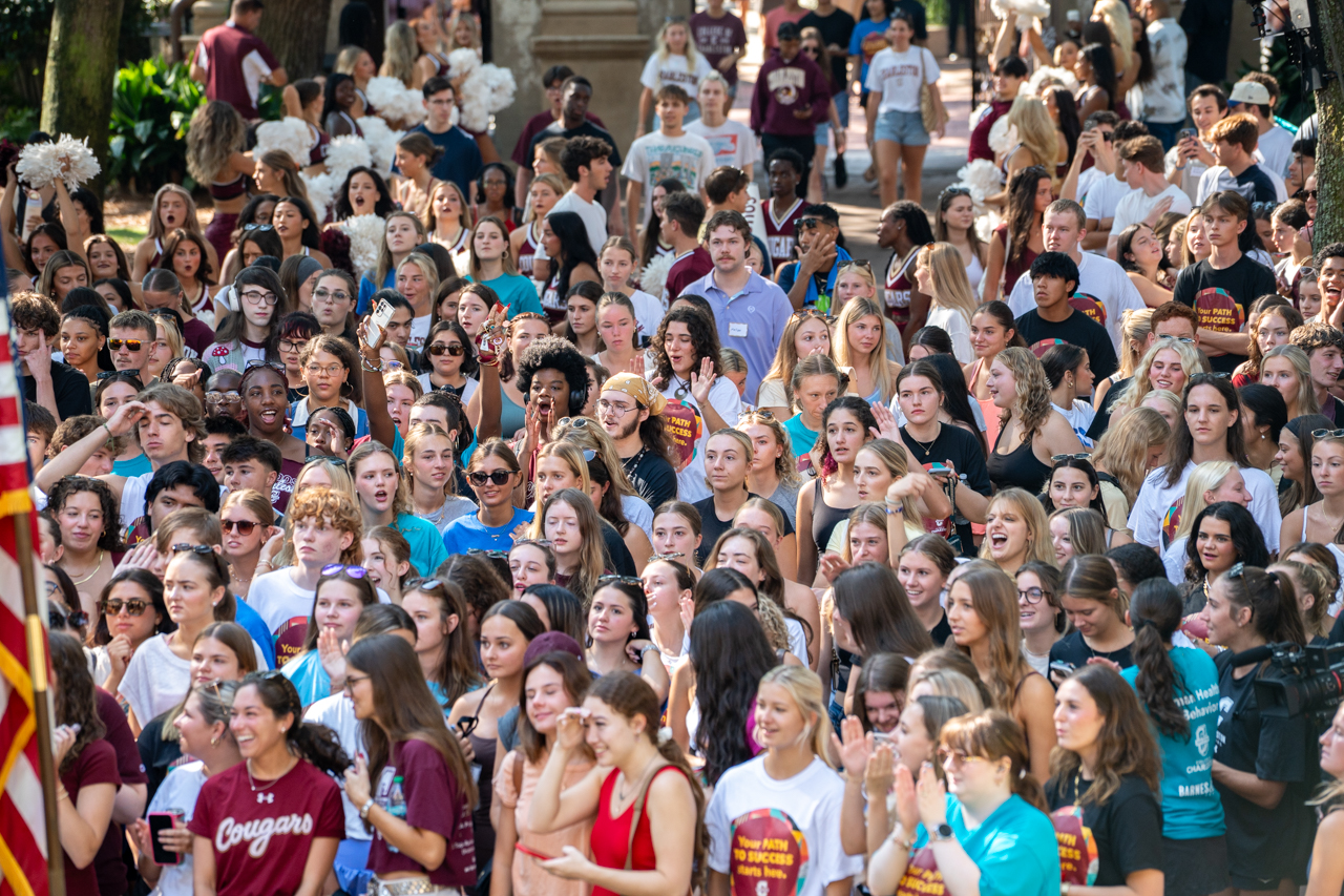 Freshmen attend Convocation to start off college 