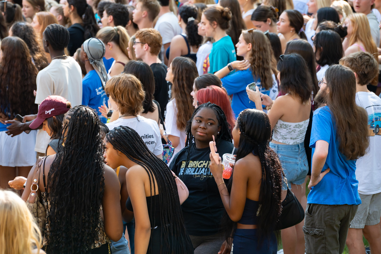 Freshmen attend Convocation to start off college