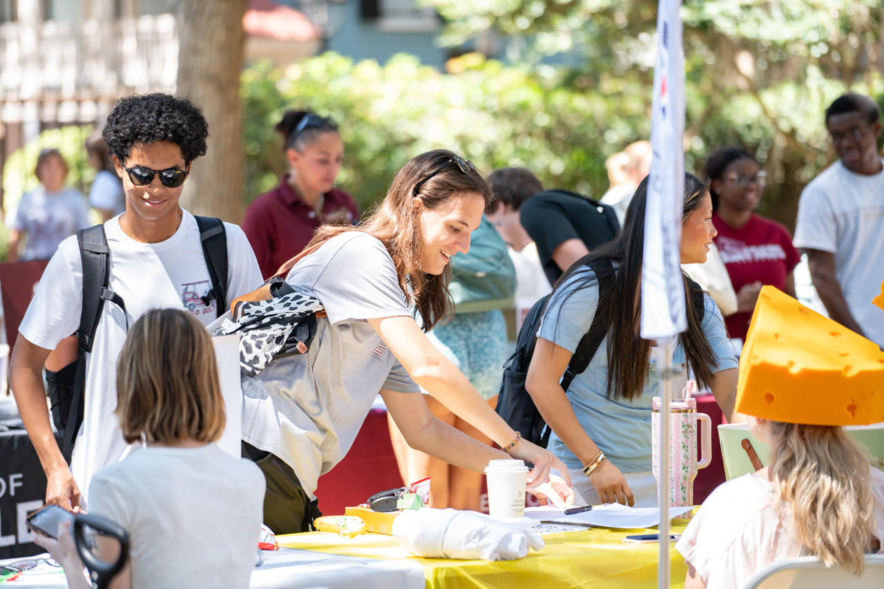 Students attend Best Fest activity fair to learn about what groups they can join on campus 