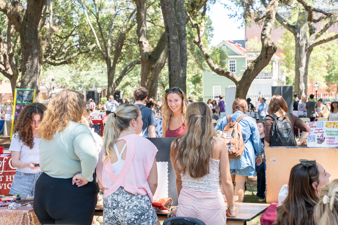 Students attend Best Fest activity fair to learn about what groups they can join on campus 