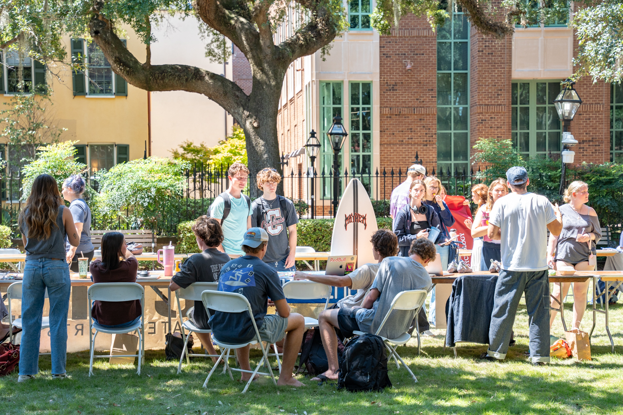 Students attend Best Fest activity fair to learn about what groups they can join on campus 