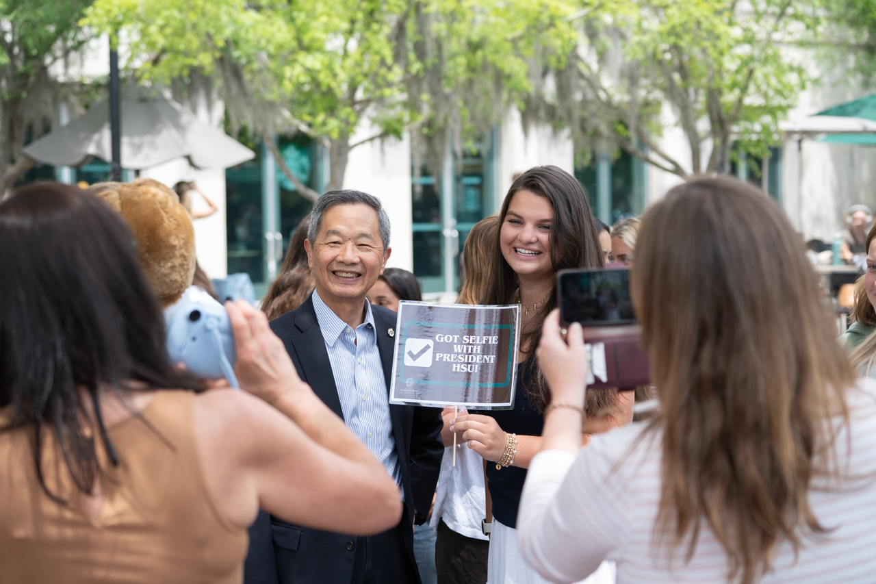 President Hsu takes Selfie with Student
