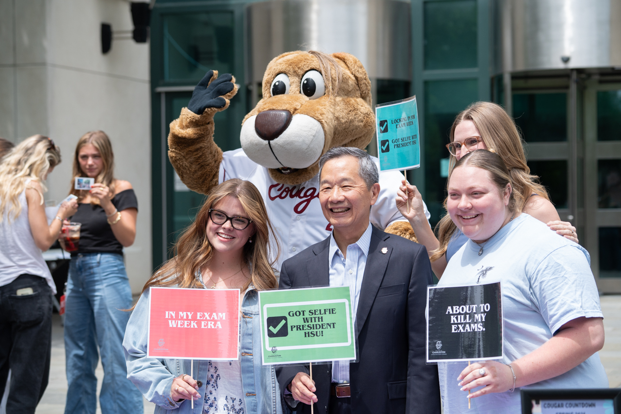 Clyde and President Hsu take group photo outside of library
