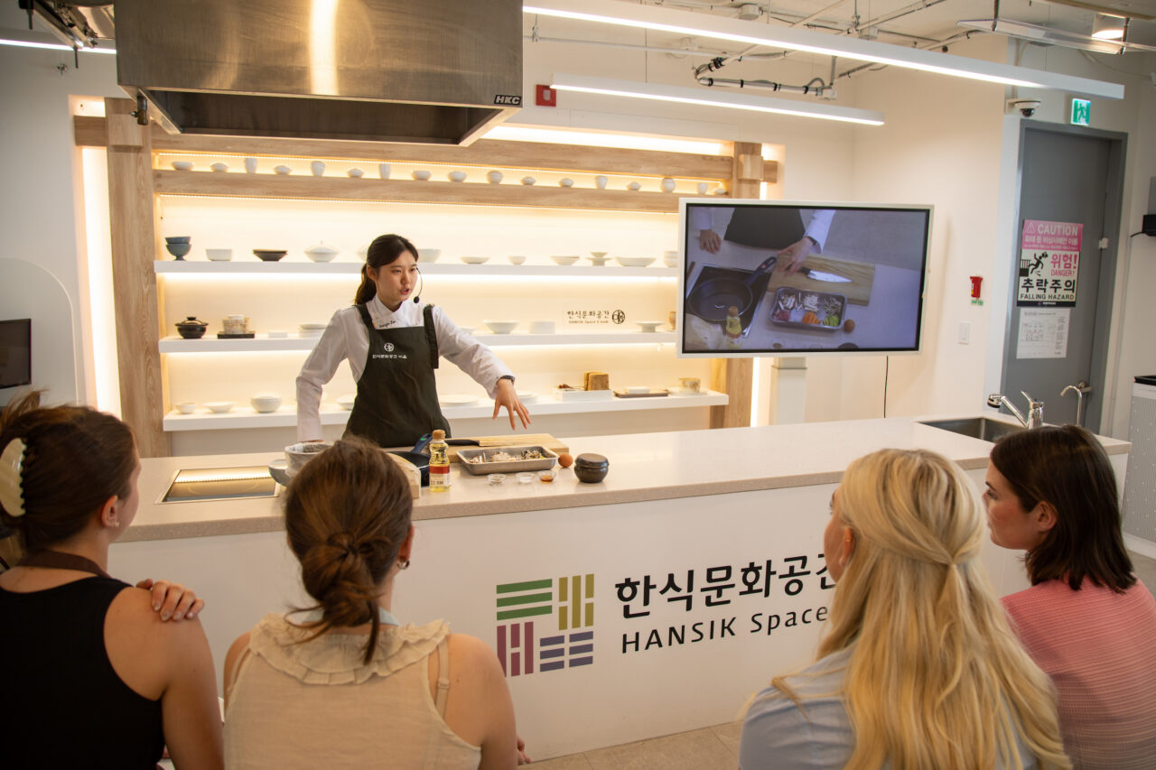 Learning how to cook in tv setting