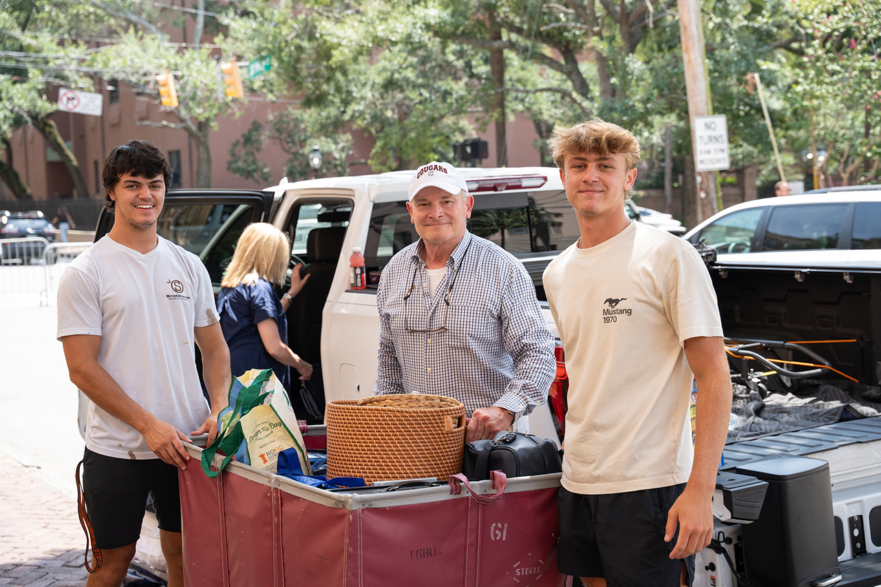 College Move In