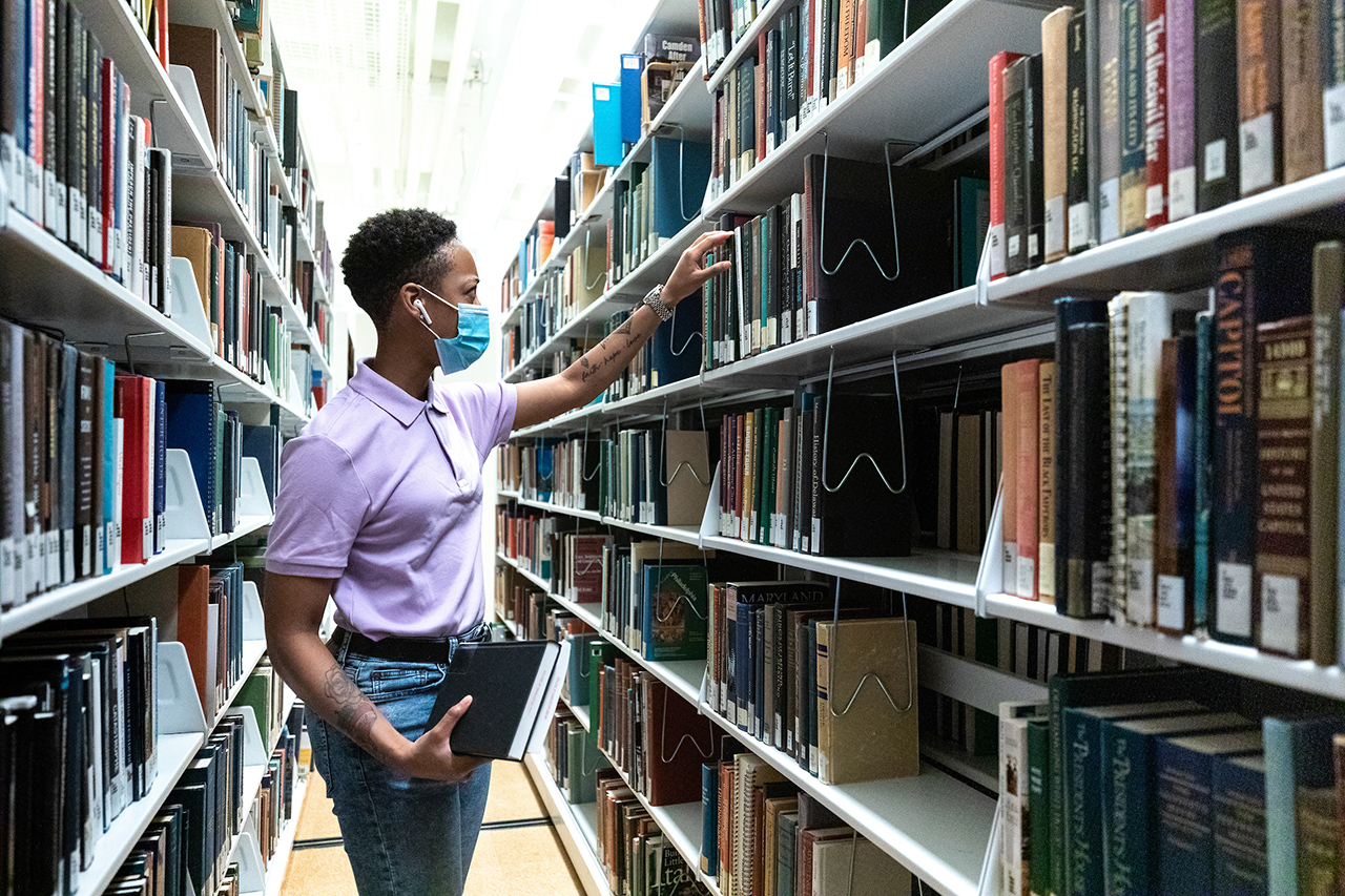 Student's wearing masks and social distancing in the Addleston Library